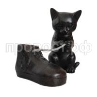 котенок с ботинком