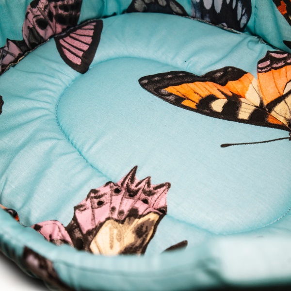 Лежанка овальная стеганая поролоновая хлопок БАБОЧКИ на голубом 42*34*18см/DONBARON